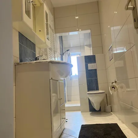 Atinaappartment Laatzen Messe Lägenhet *